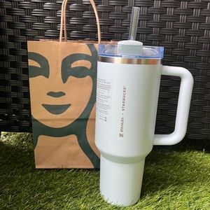 LIMITED EDITION✨STANLEY X STARBUCKS SPRING 2024 LIGHT BLUE Tumbler 40oz